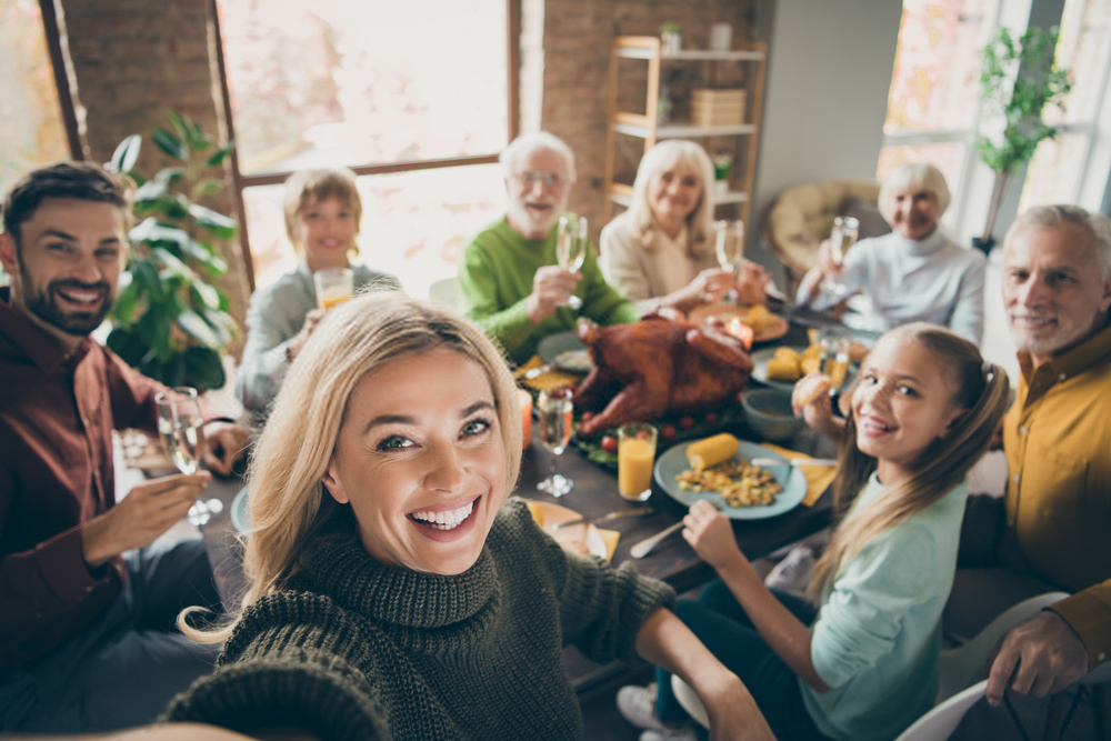 Photo of big family sit feast dishes table around roasted turkey